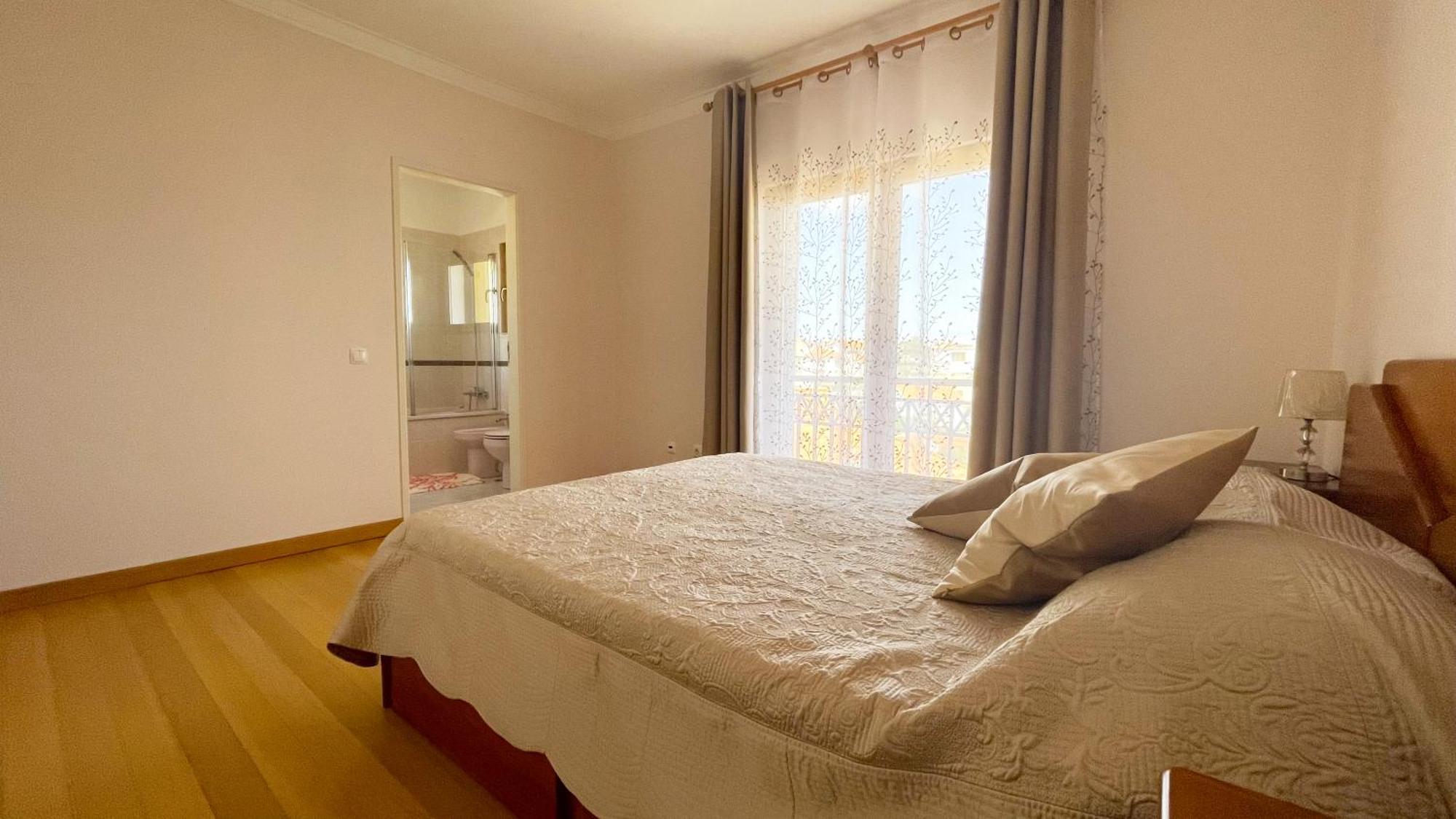 Lolik Villa Sobreda Exteriör bild